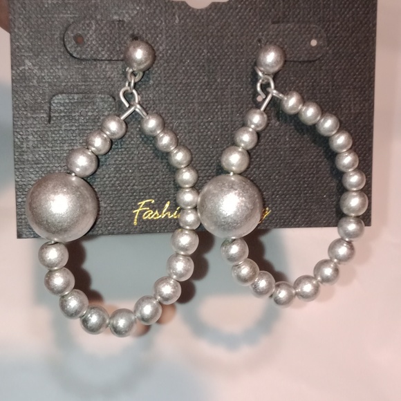 Traci Lynn Silver Flux Pearls Earring! - Picture 3 of 3